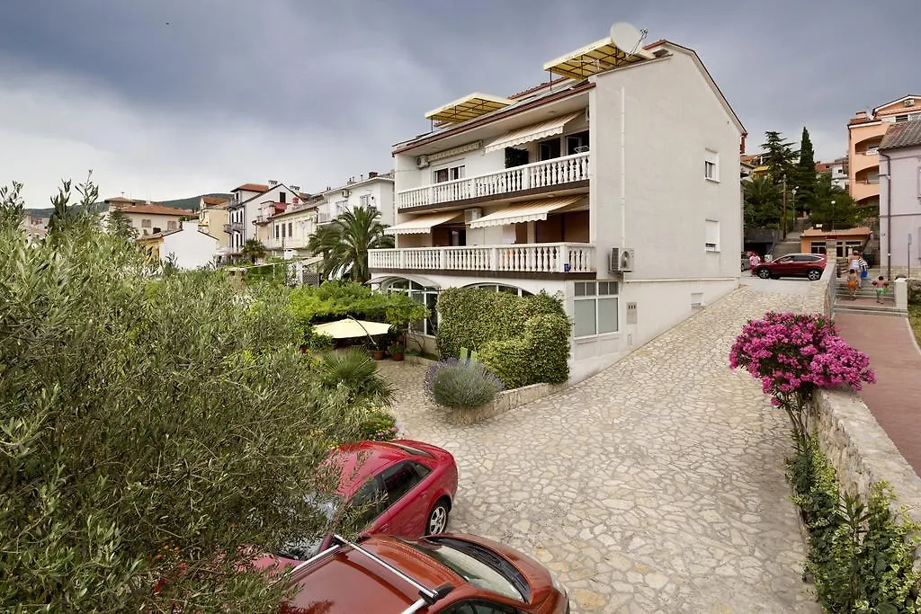 Family Apartments Vesna- 100 M Beach -Center Crikvenica Guest house