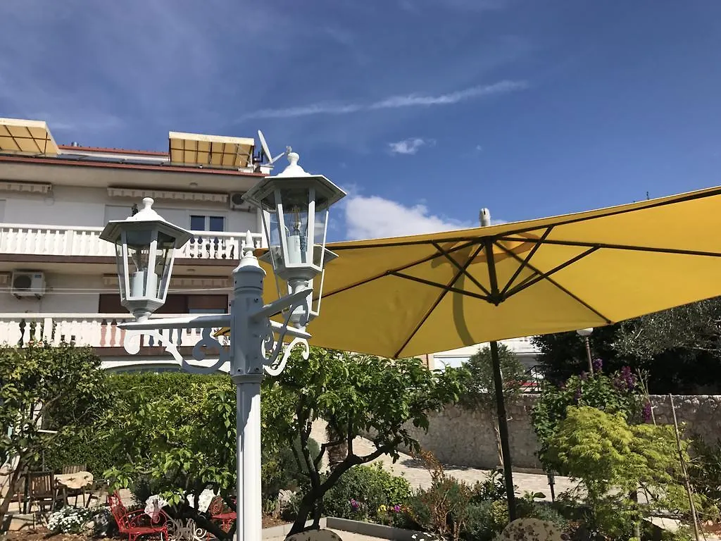 Guest house Family Apartments Vesna- 100 M Beach -Center Crikvenica