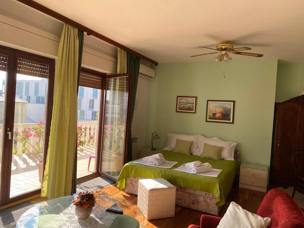 Family Apartments Vesna- 100 M Beach -Center Crikvenica 3*,  Croaţia
