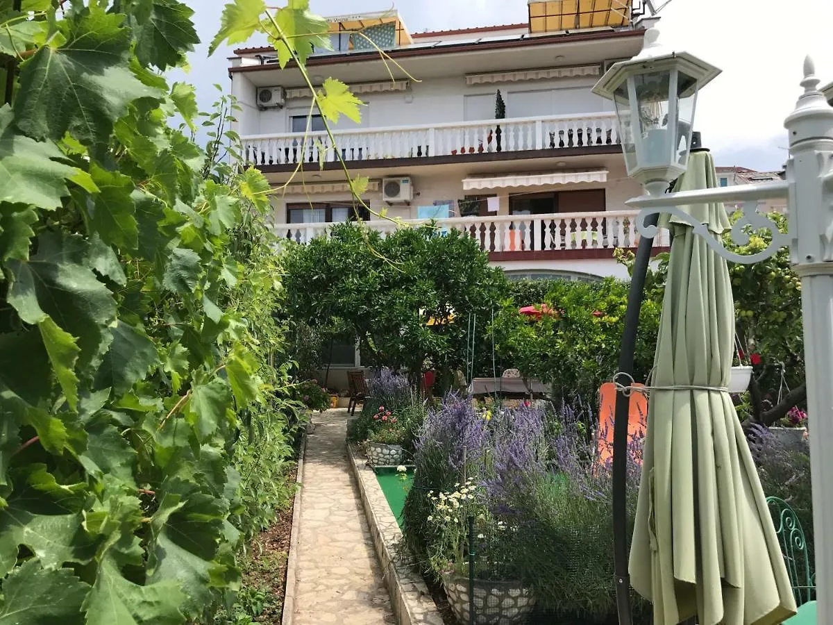 Family Apartments Vesna- 100 M Beach -Center Crikvenica Pensiune