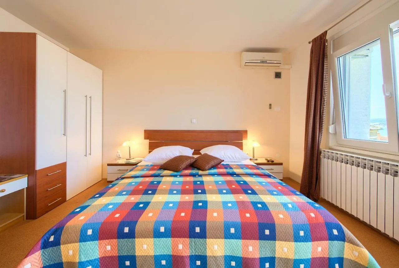 Family Apartments Vesna- 100 M Beach -Center Crikvenica Guest house