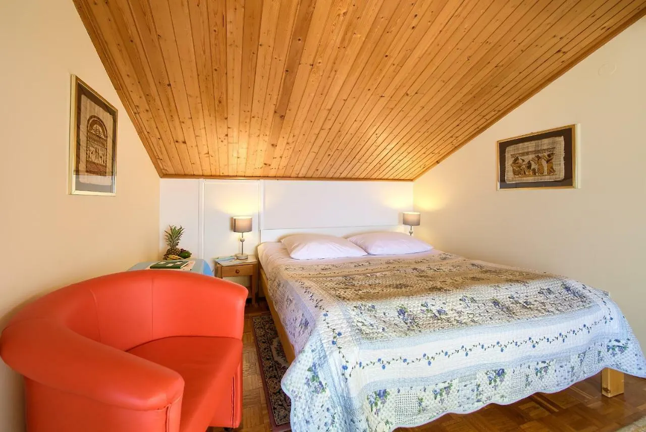 Guest house Family Apartments Vesna- 100 M Beach -Center Crikvenica